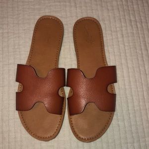 Universal thread size 7.5 sandals